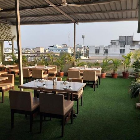 Hotel Galaxy Indore Exterior photo
