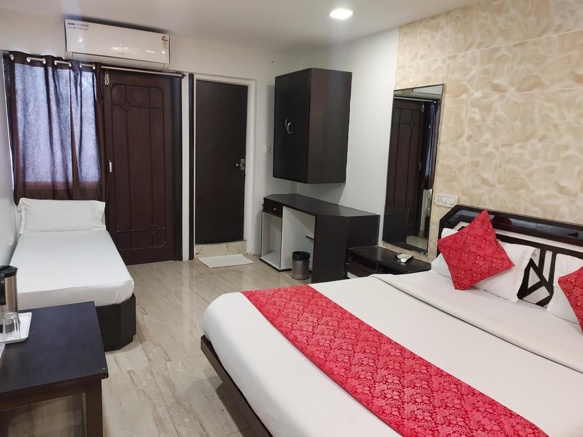 Hotel Galaxy Indore Exterior photo